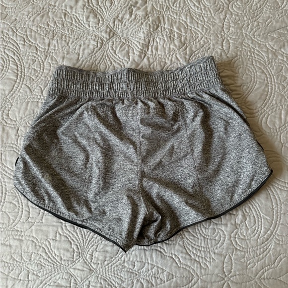 Lululemon shorts size 4 - Picture 3 of 4